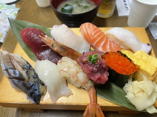 丸青食堂の寿司