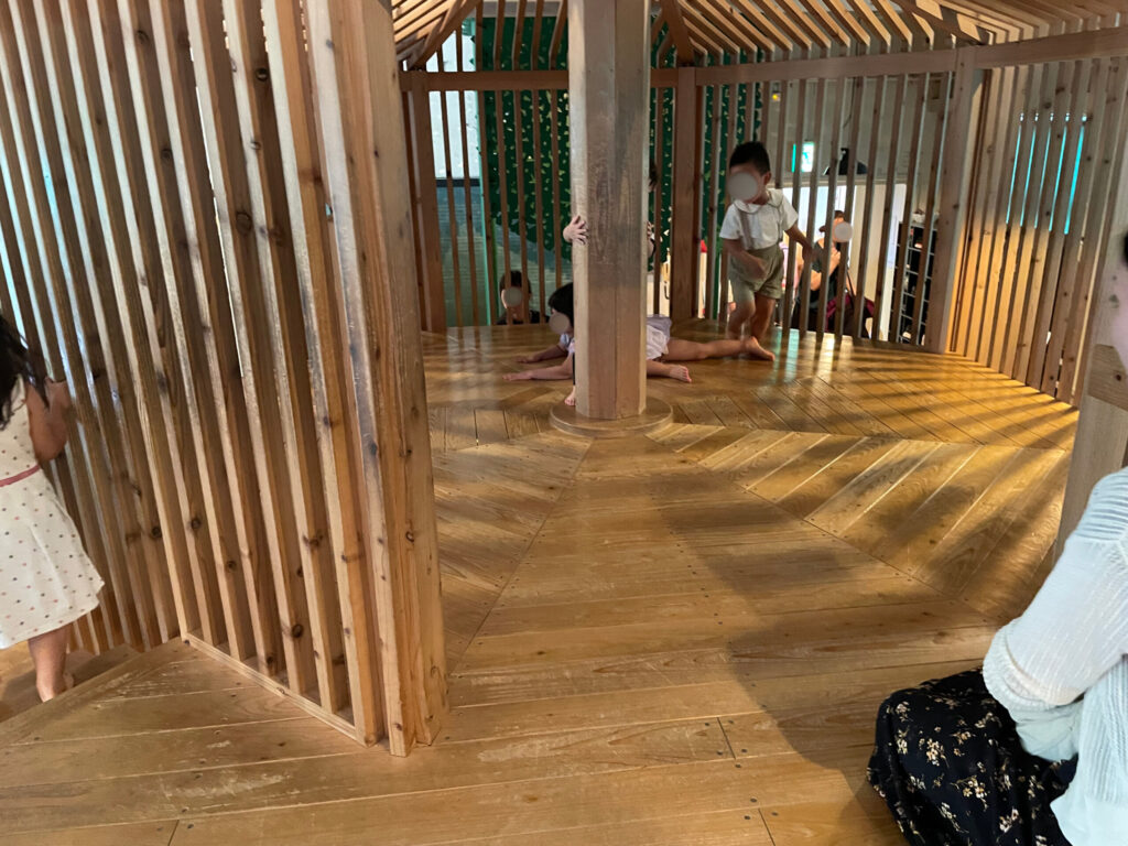 ツリーハウスの中