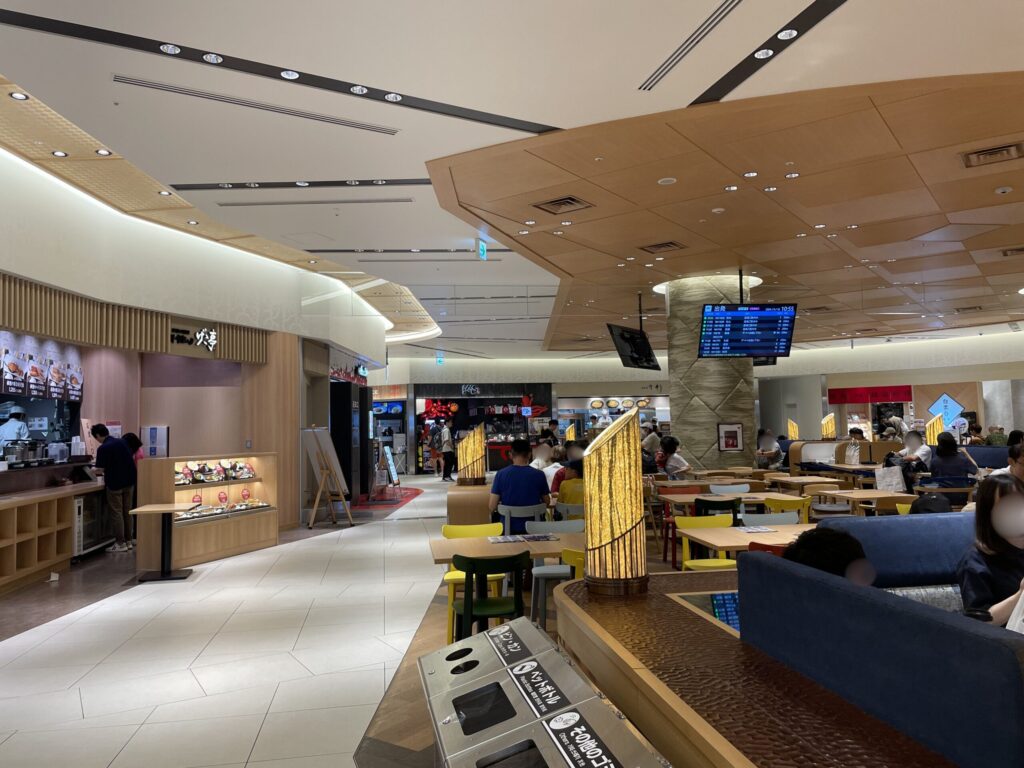 伊丹空港南ターミナルのフードコート